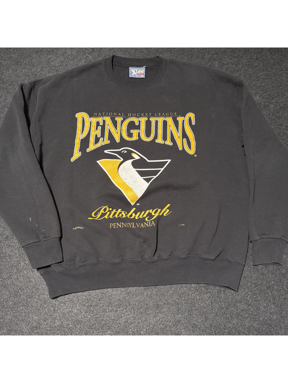 Vintage 90s Pittsburgh Penguins Sweatshirt XL Lee Sport USA NHL Hockey Graphic